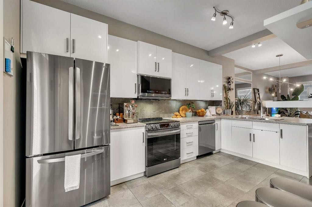 221 New Brighton Row Se, Calgary, AB - Indoor Photo Showing Kitchen With Stainless Steel Kitchen With Upgraded Kitchen