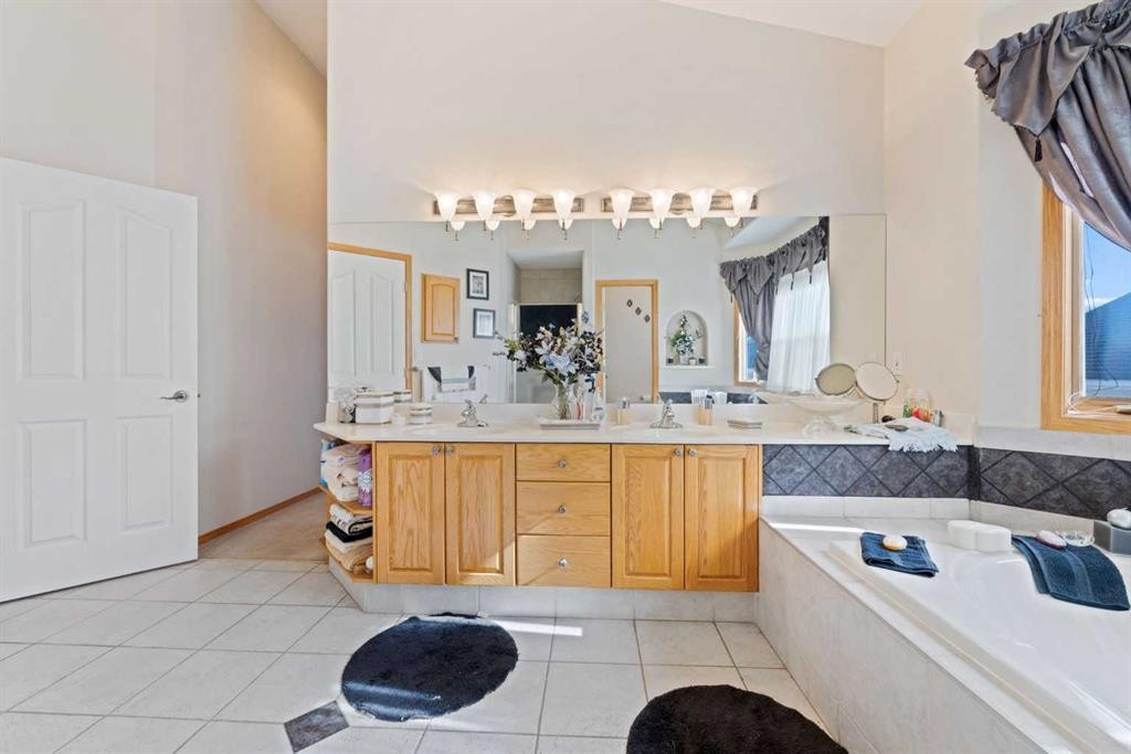 16 Arbour Estates View Nw, Calgary, AB - Indoor Photo Showing Bathroom