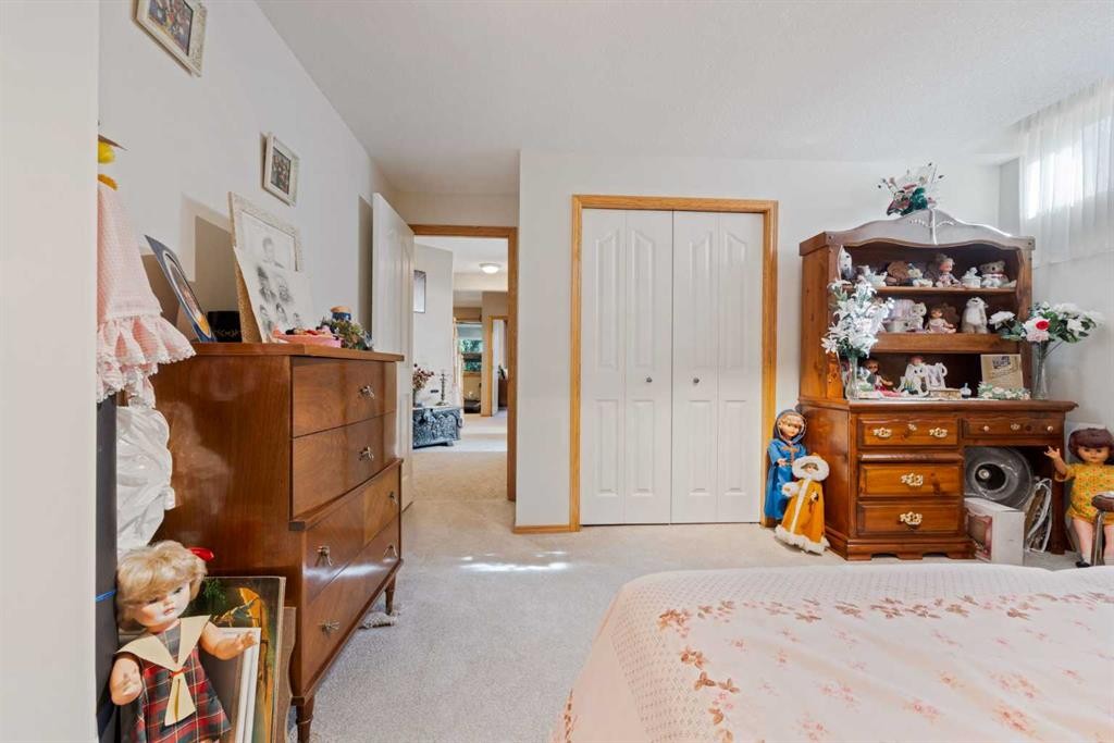 16 Arbour Estates View Nw, Calgary, AB - Indoor Photo Showing Bedroom