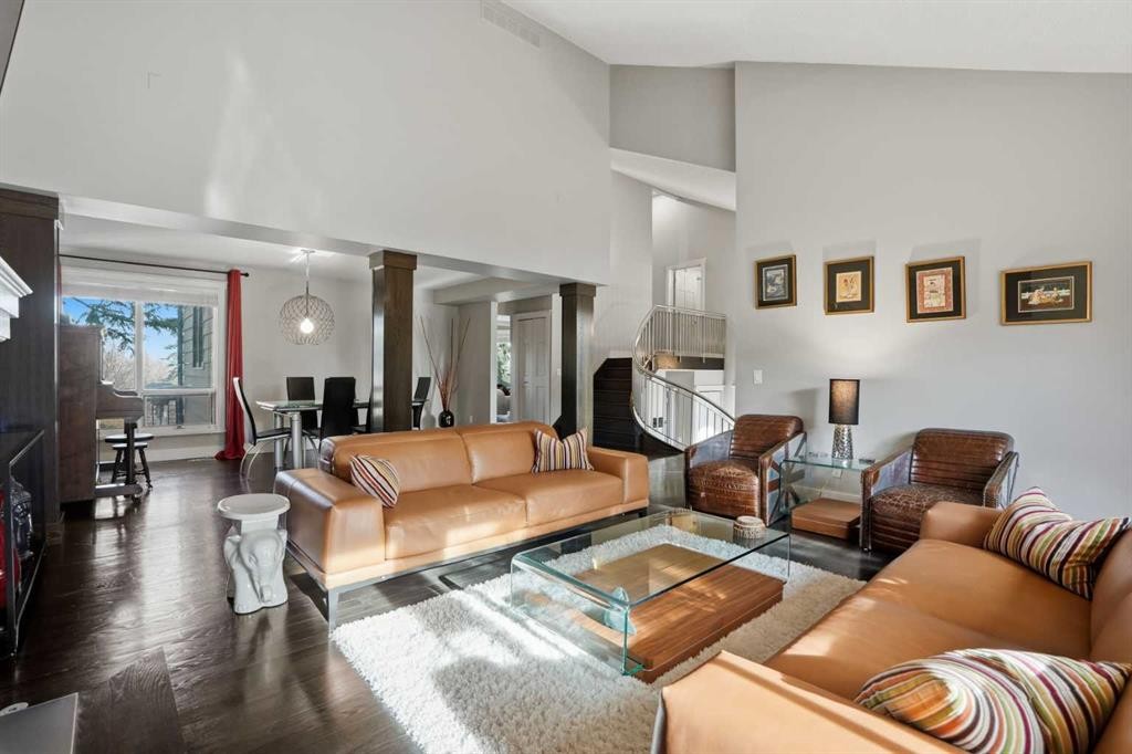 311 Coach Light Bay Sw, Calgary, AB - Indoor Photo Showing Living Room