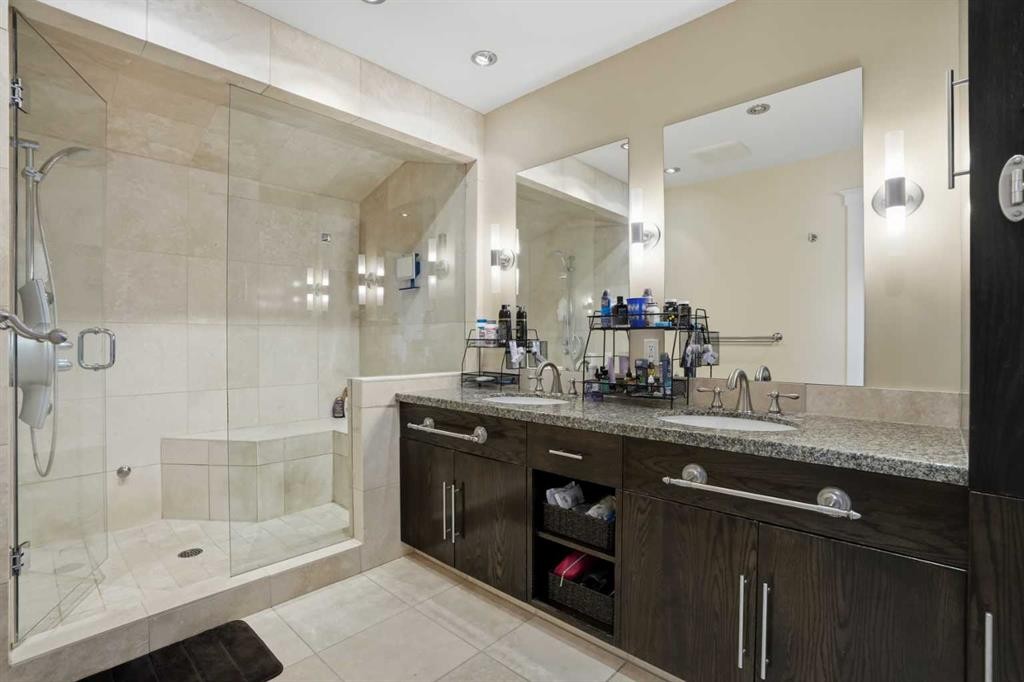 311 Coach Light Bay Sw, Calgary, AB - Indoor Photo Showing Bathroom