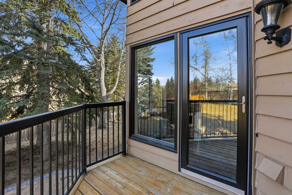 311 Coach Light Bay Sw, Calgary, AB - Outdoor With Exterior