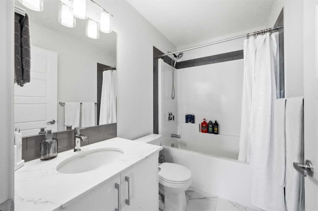 66 Evanscrest Manor Nw, Calgary, AB - Indoor Photo Showing Bathroom