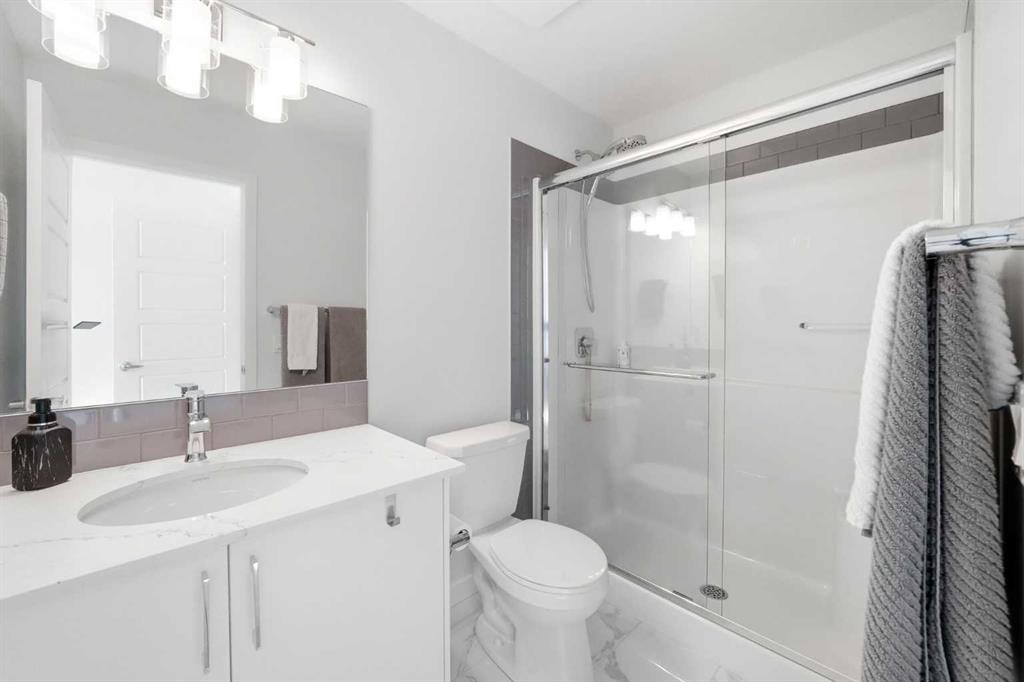 66 Evanscrest Manor Nw, Calgary, AB - Indoor Photo Showing Bathroom