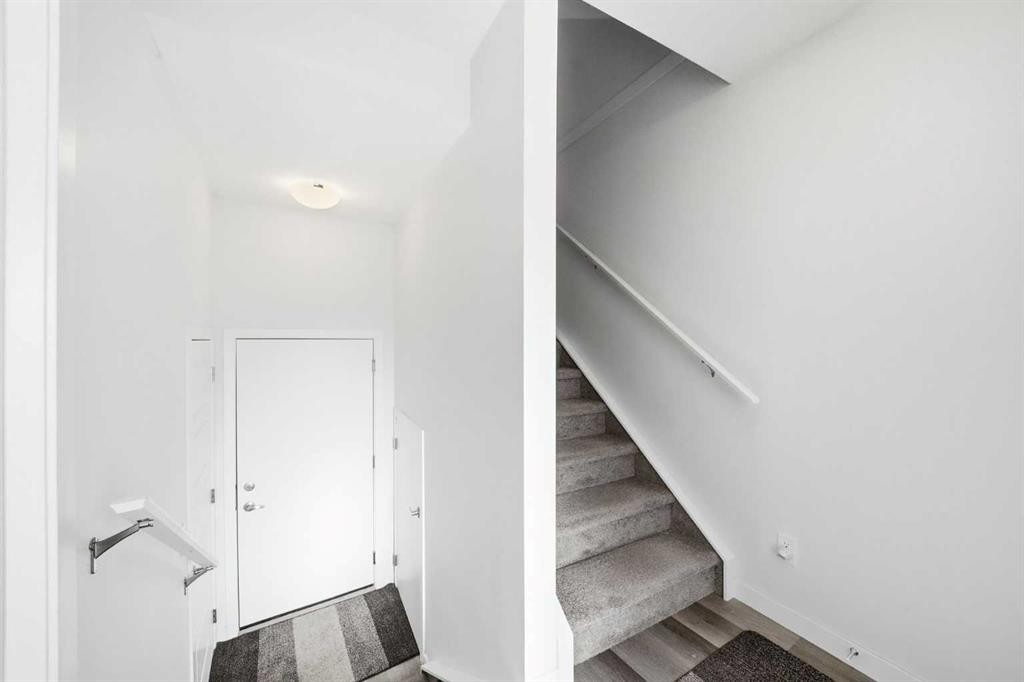 66 Evanscrest Manor Nw, Calgary, AB - Indoor Photo Showing Other Room