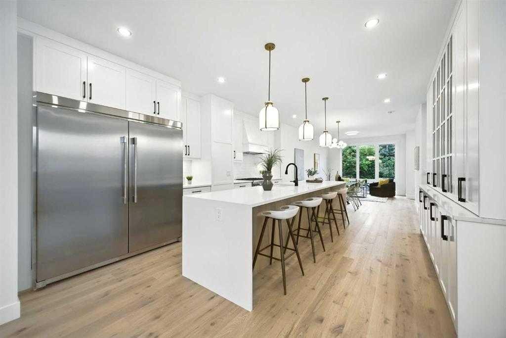 926 21 Avenue Nw, Calgary, AB - Indoor Photo Showing Kitchen With Upgraded Kitchen