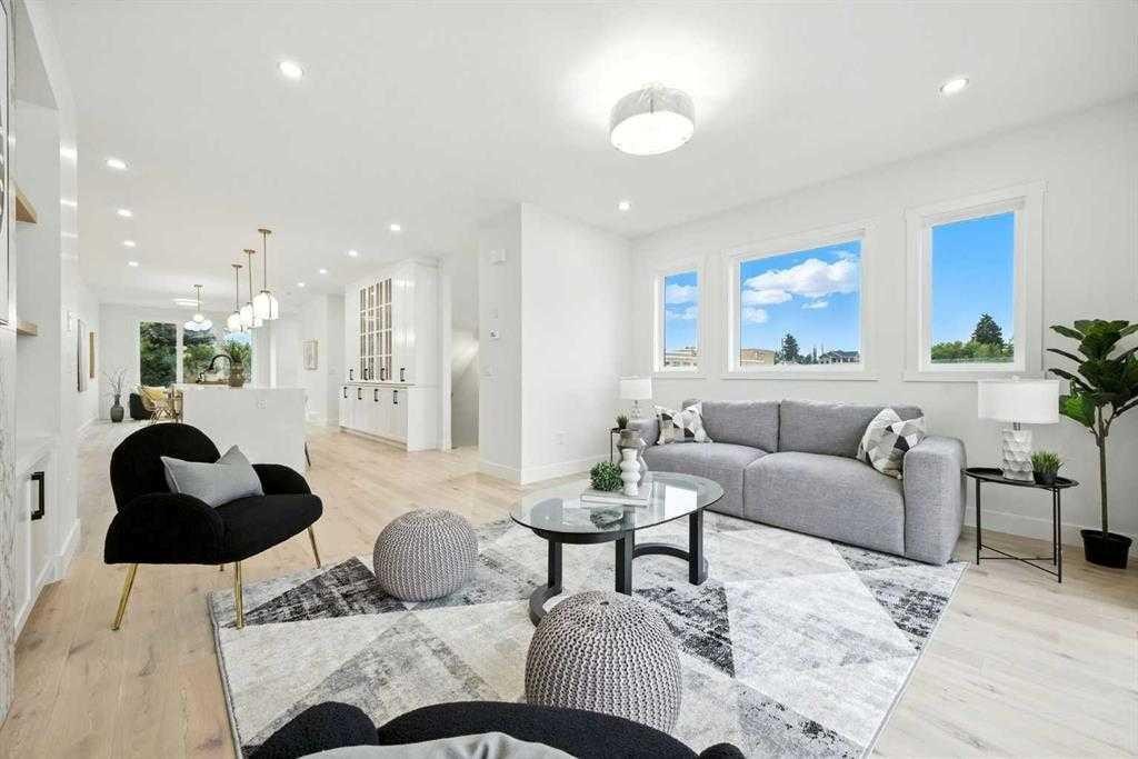 926 21 Avenue Nw, Calgary, AB - Indoor Photo Showing Living Room