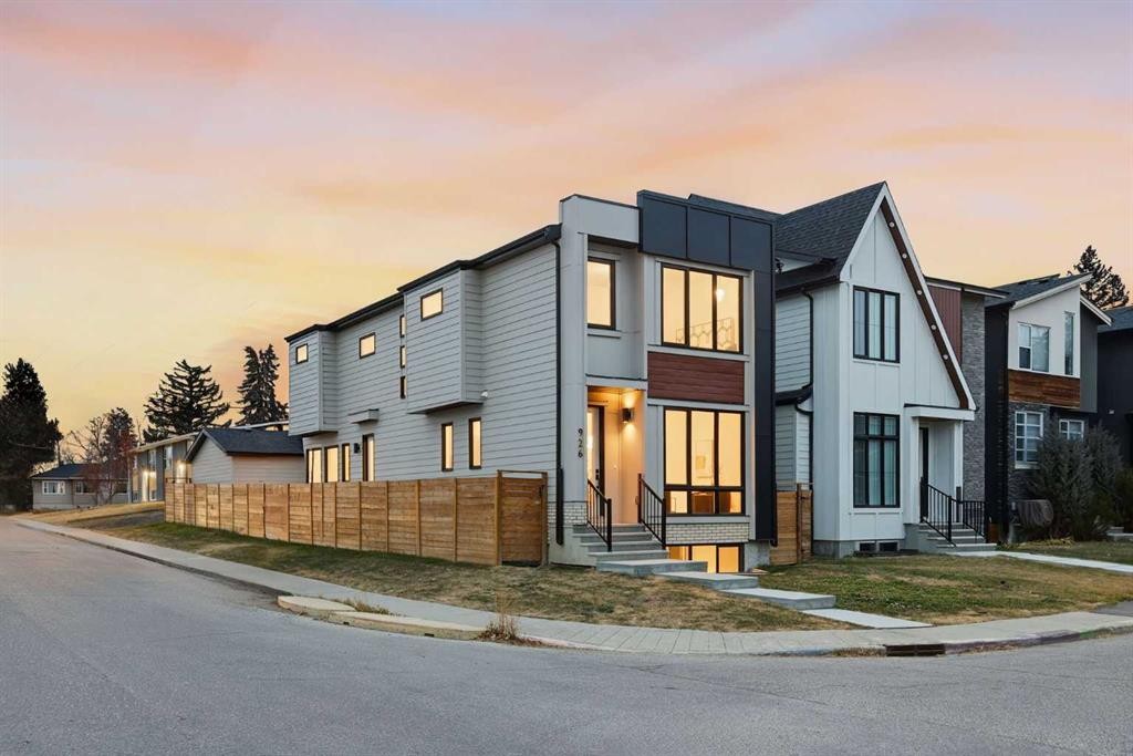 926 21 Avenue Nw, Calgary, AB - Outdoor With Facade