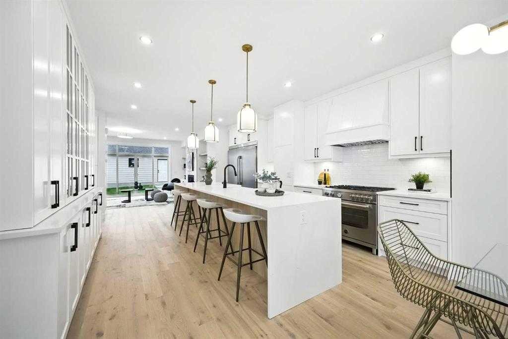 926 21 Avenue Nw, Calgary, AB - Indoor Photo Showing Kitchen With Upgraded Kitchen