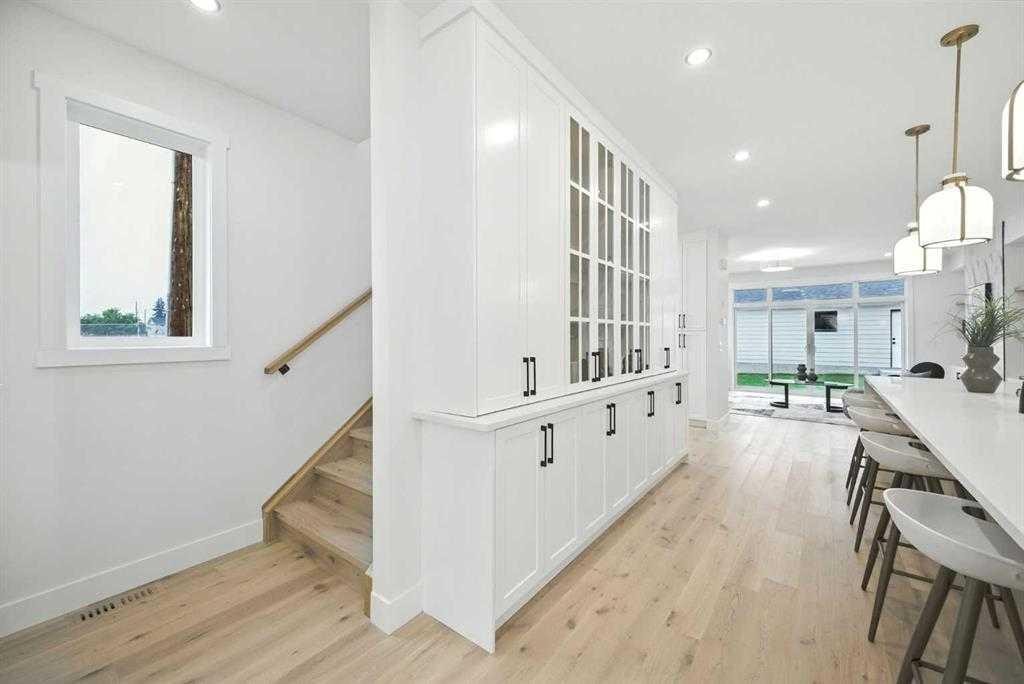 926 21 Avenue Nw, Calgary, AB - Indoor Photo Showing Other Room