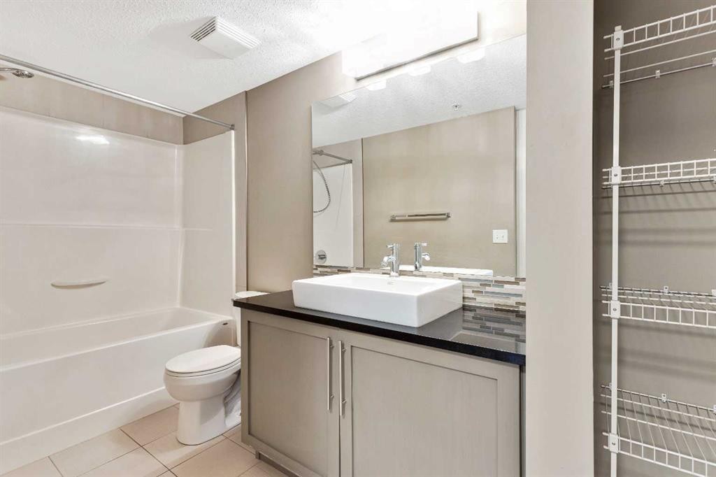 1302-155 Skyview Ranch Way Ne, Calgary, AB - Indoor Photo Showing Bathroom