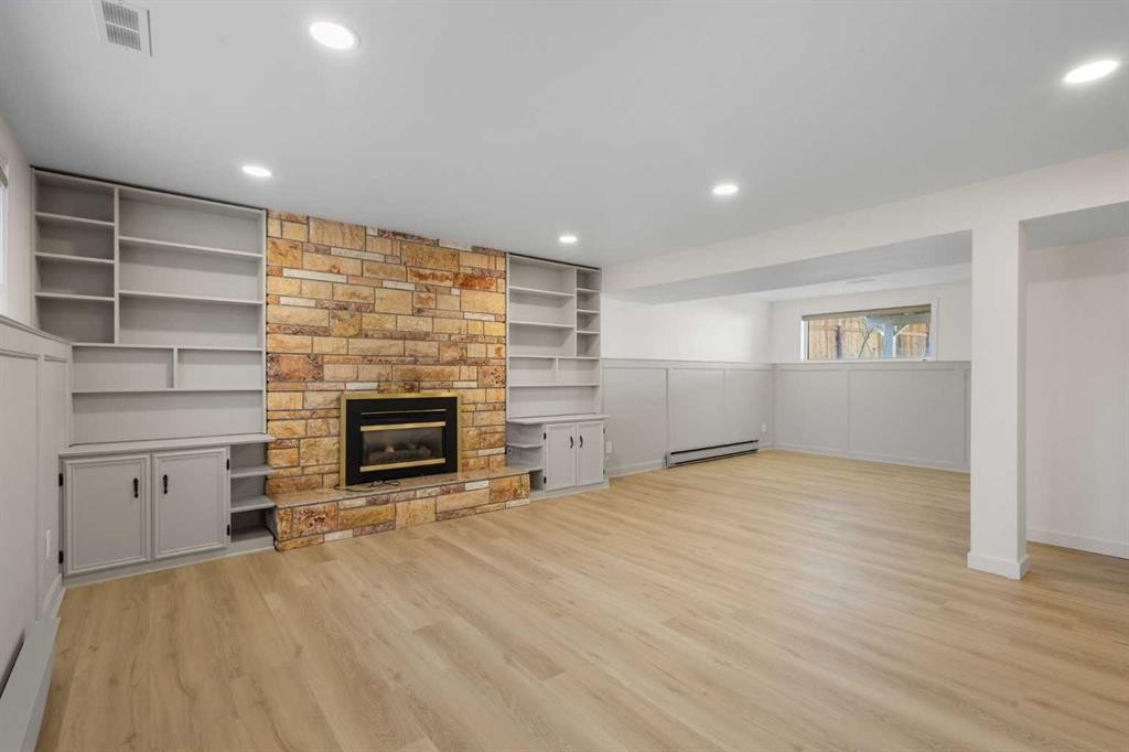 95 Silver Brook Drive Nw, Calgary, AB - Indoor Photo Showing Other Room