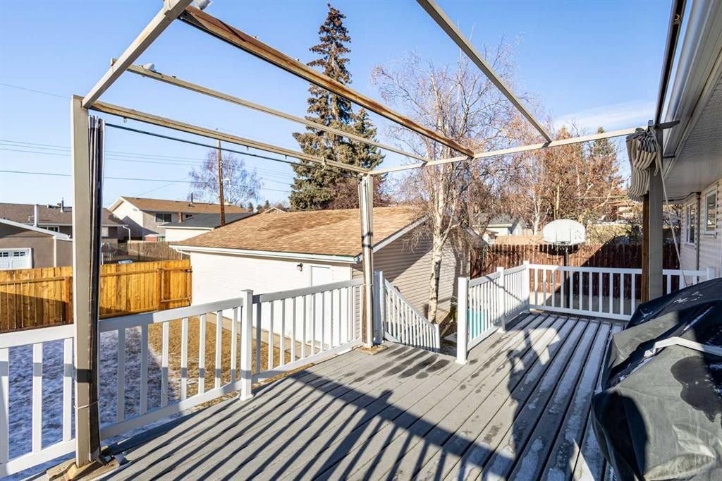 95 Silver Brook Drive Nw, Calgary, AB - Outdoor With Deck Patio Veranda With Exterior