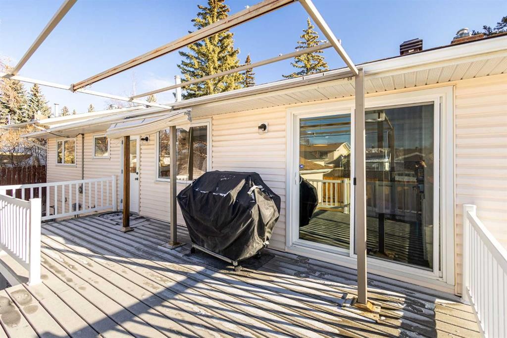 95 Silver Brook Drive Nw, Calgary, AB - Outdoor With Deck Patio Veranda With Exterior