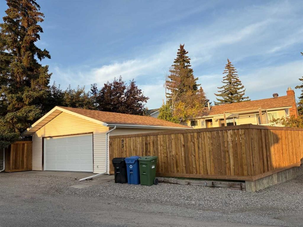 95 Silver Brook Drive Nw, Calgary, AB - Outdoor