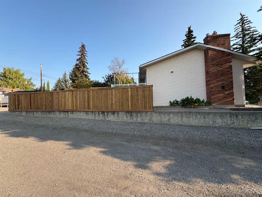 95 Silver Brook Drive Nw, Calgary, AB - Outdoor