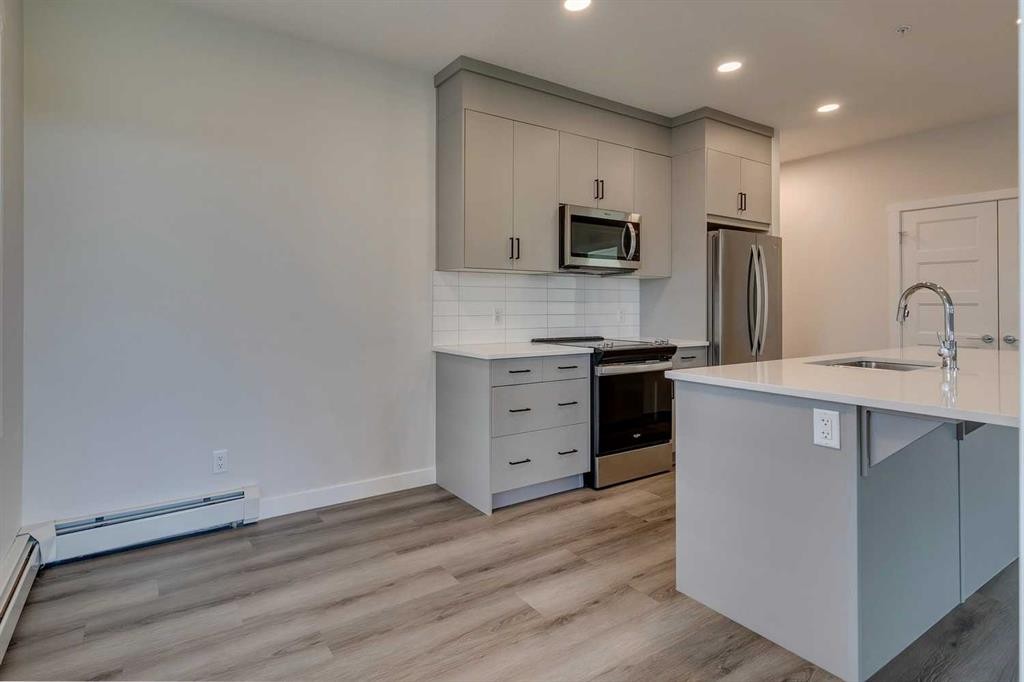 113-55 Wolf Hollow Crescent Se, Calgary, AB - Indoor Photo Showing Kitchen With Stainless Steel Kitchen With Upgraded Kitchen
