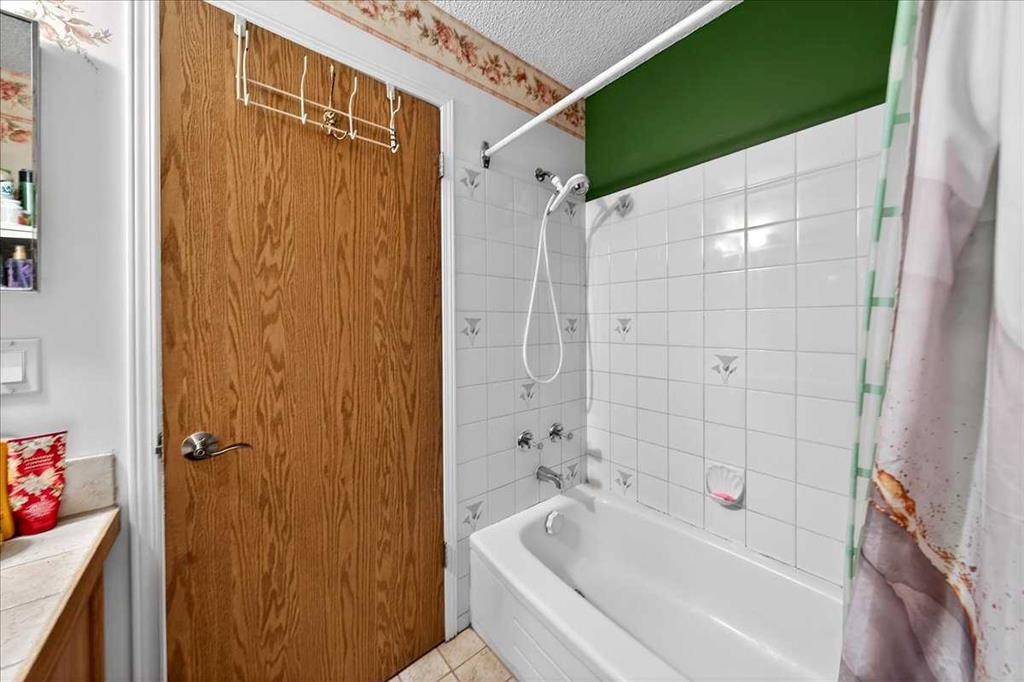 262 Martindale Boulevard Ne, Calgary, AB - Indoor Photo Showing Bathroom
