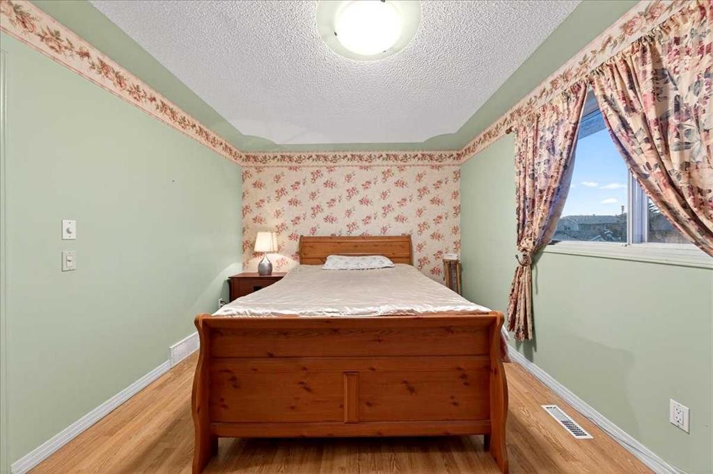 262 Martindale Boulevard Ne, Calgary, AB - Indoor Photo Showing Bedroom