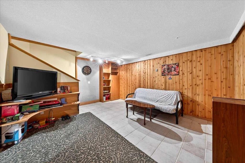 262 Martindale Boulevard Ne, Calgary, AB - Indoor Photo Showing Other Room