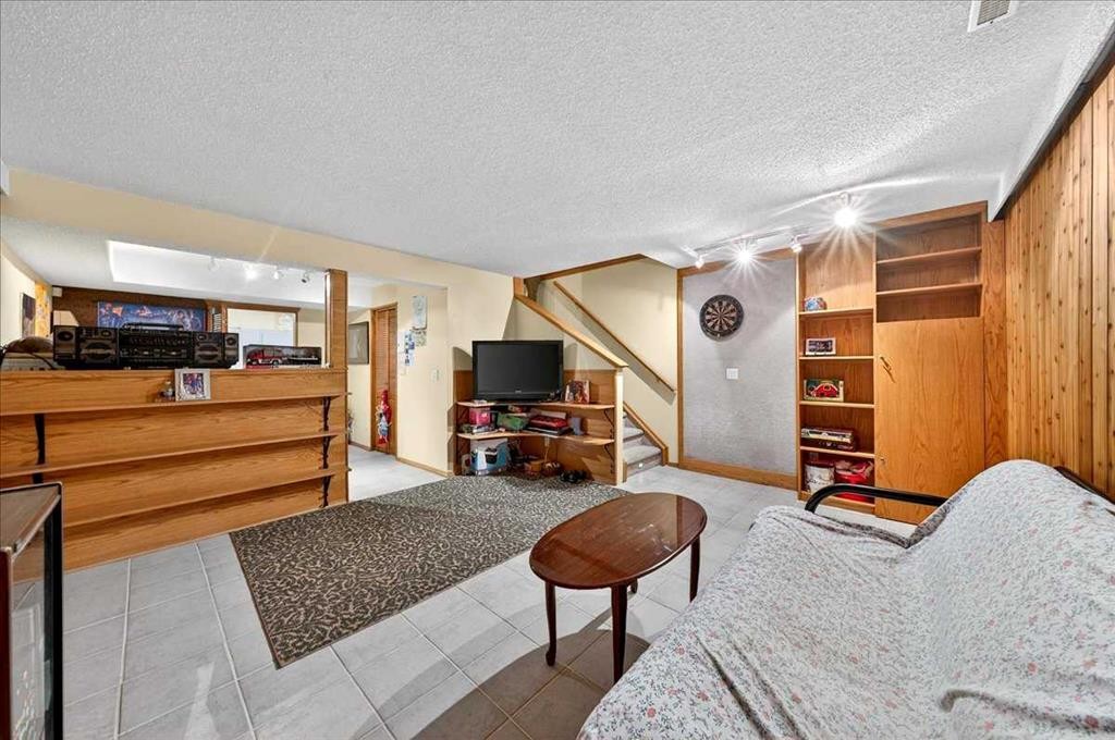 262 Martindale Boulevard Ne, Calgary, AB - Indoor