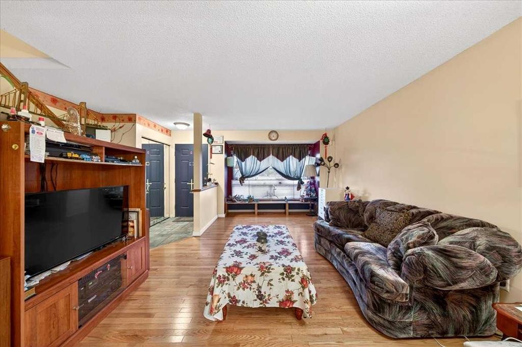 262 Martindale Boulevard Ne, Calgary, AB - Indoor Photo Showing Living Room