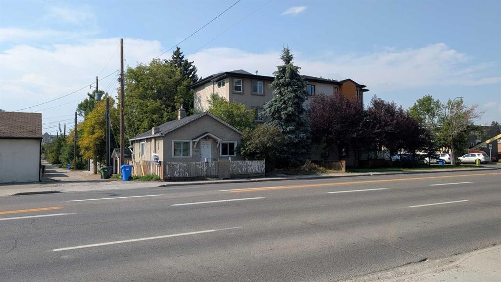 1509 Edmonton Trail Ne, Calgary, AB - Outdoor