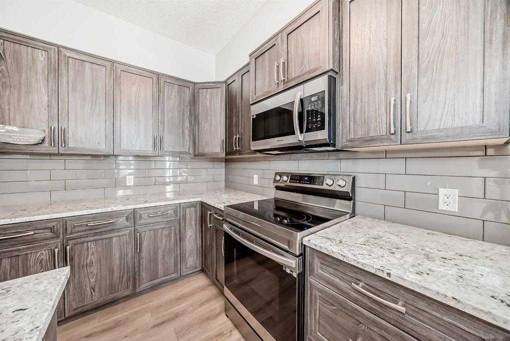 401-250 Fireside View, Cochrane, AB - Indoor Photo Showing Kitchen With Upgraded Kitchen