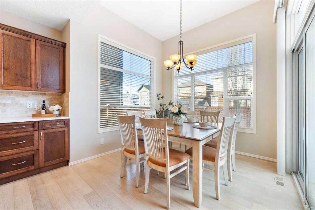 185 Auburn Glen Circle Se, Calgary, AB - Indoor Photo Showing Dining Room