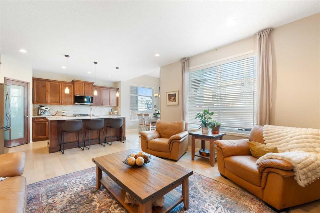 185 Auburn Glen Circle Se, Calgary, AB - Indoor Photo Showing Living Room