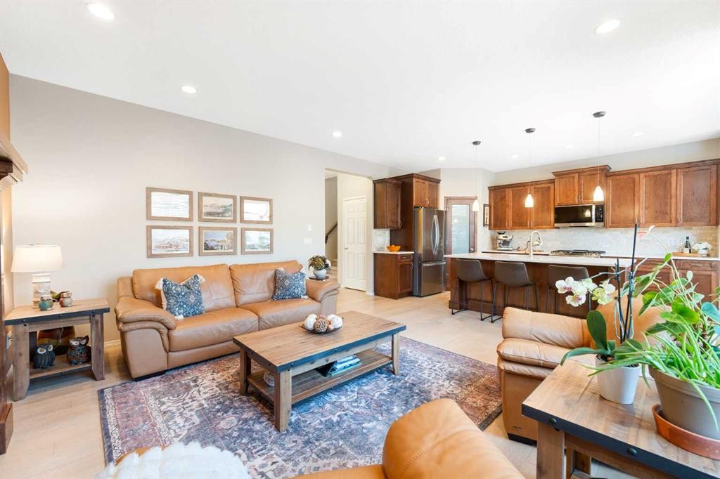 185 Auburn Glen Circle Se, Calgary, AB - Indoor Photo Showing Living Room