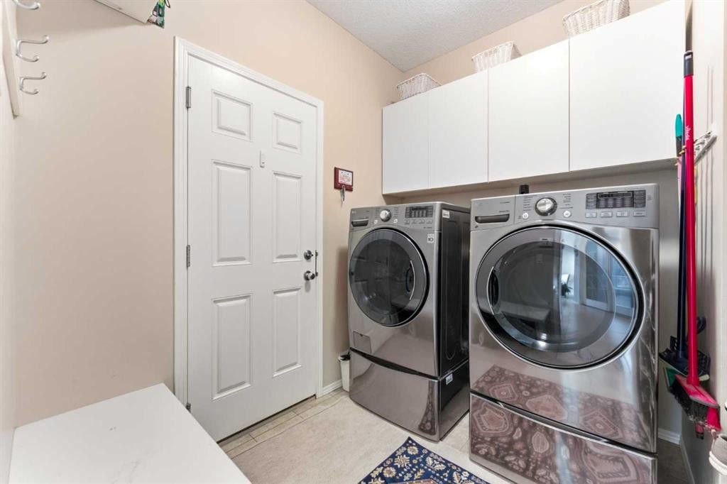 185 Auburn Glen Circle Se, Calgary, AB - Indoor Photo Showing Laundry Room