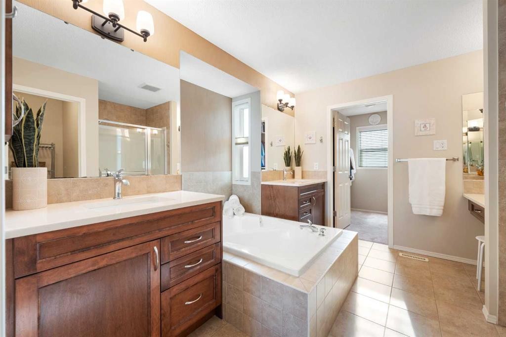 185 Auburn Glen Circle Se, Calgary, AB - Indoor Photo Showing Bathroom