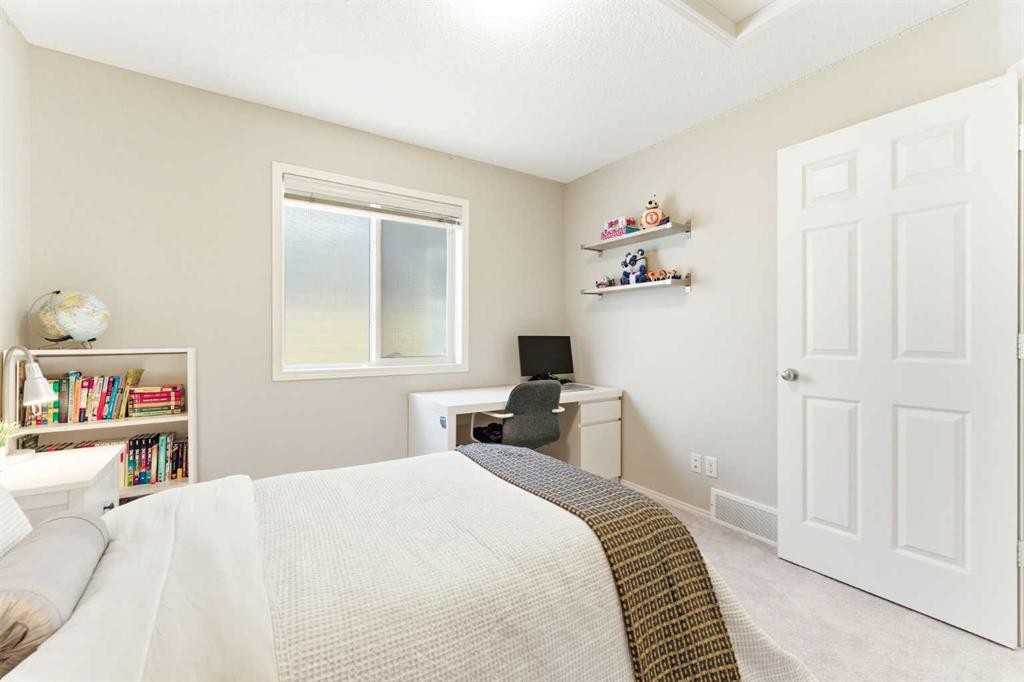 185 Auburn Glen Circle Se, Calgary, AB - Indoor Photo Showing Bedroom
