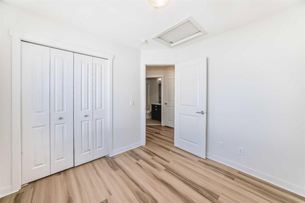 986 Sherwood Boulevard Nw, Calgary, AB - Indoor Photo Showing Other Room