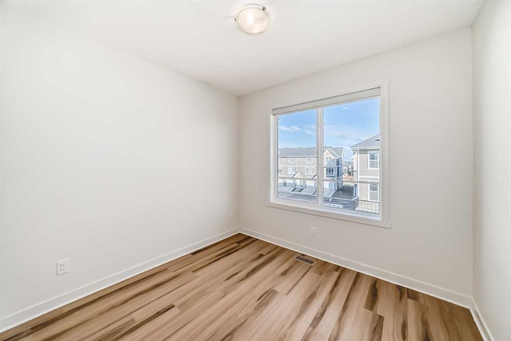 986 Sherwood Boulevard Nw, Calgary, AB - Indoor Photo Showing Other Room