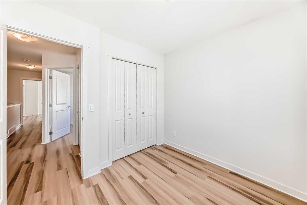 986 Sherwood Boulevard Nw, Calgary, AB - Indoor Photo Showing Other Room