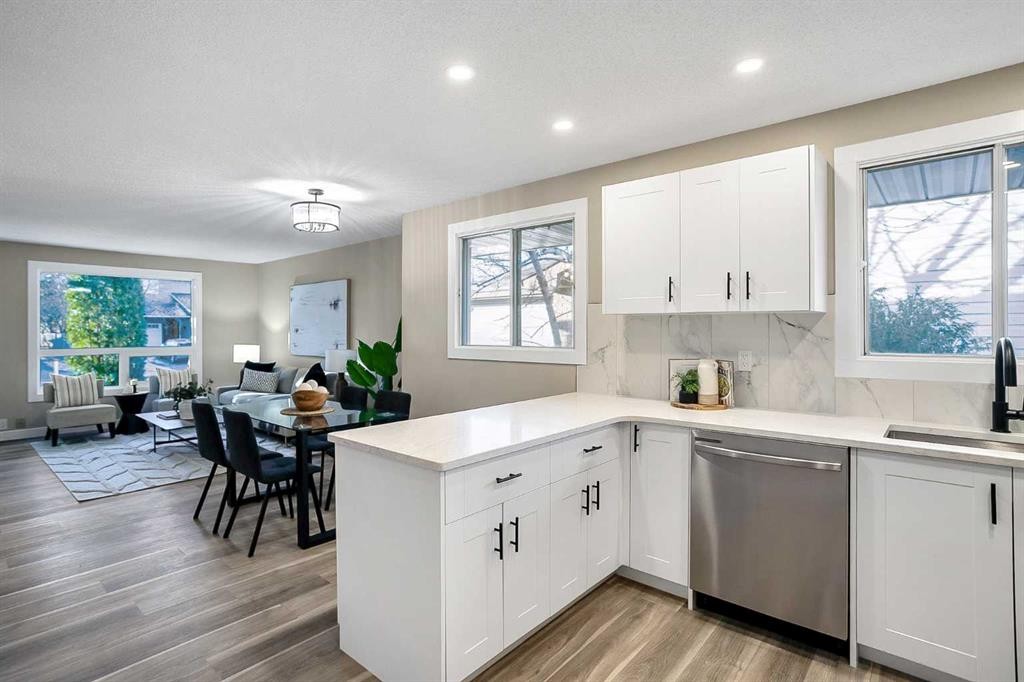 467 Berkley Crescent Nw, Calgary, AB - Indoor