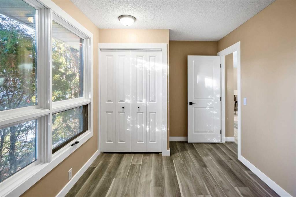 467 Berkley Crescent Nw, Calgary, AB - Indoor Photo Showing Other Room