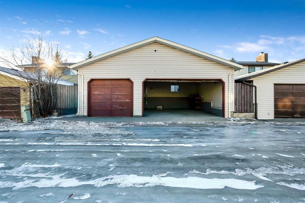 467 Berkley Crescent Nw, Calgary, AB - Outdoor