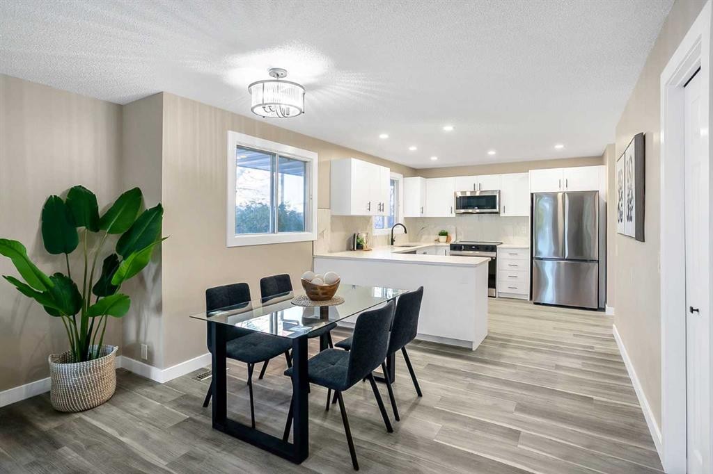 467 Berkley Crescent Nw, Calgary, AB - Indoor