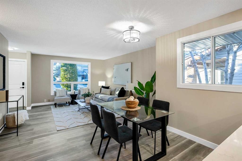 467 Berkley Crescent Nw, Calgary, AB - Indoor Photo Showing Dining Room