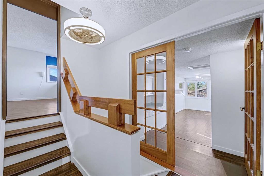 188 Bernard Drive Nw, Calgary, AB - Indoor Photo Showing Other Room