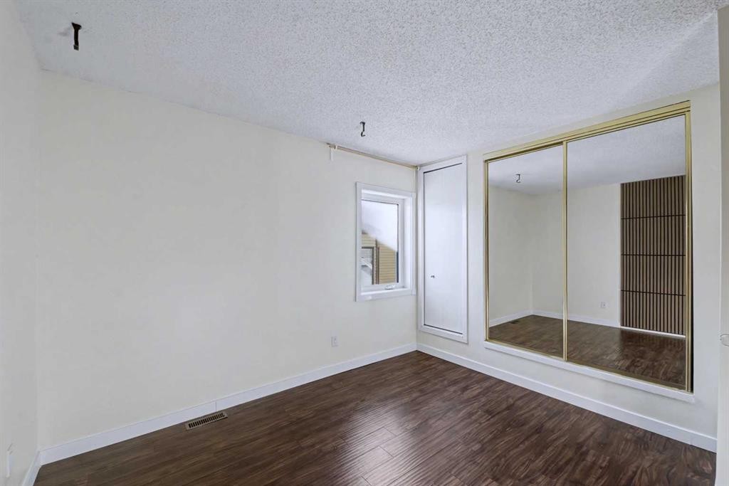 188 Bernard Drive Nw, Calgary, AB - Indoor Photo Showing Other Room