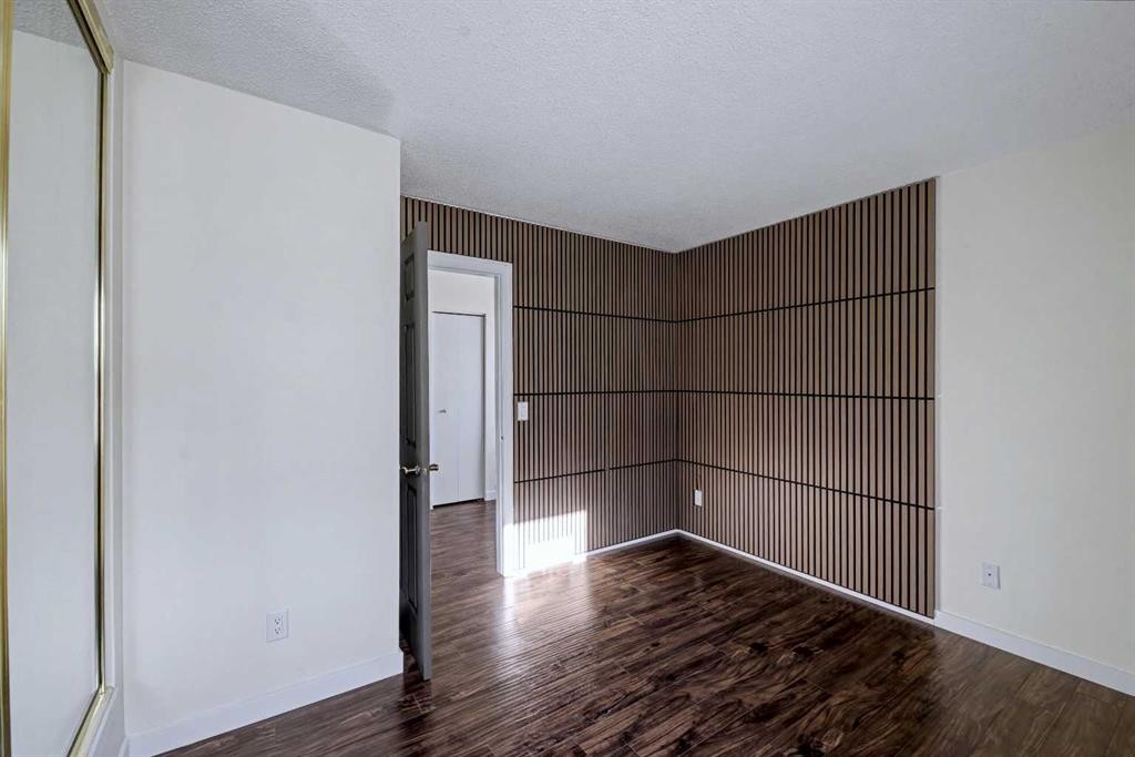 188 Bernard Drive Nw, Calgary, AB - Indoor Photo Showing Other Room