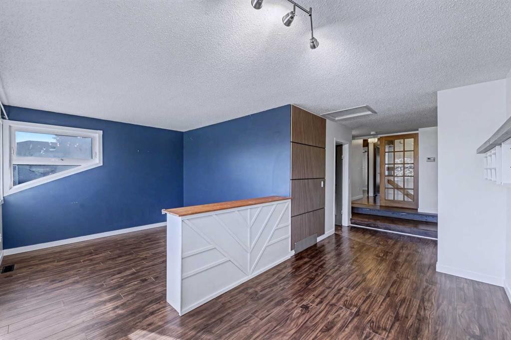 188 Bernard Drive Nw, Calgary, AB - Indoor Photo Showing Other Room