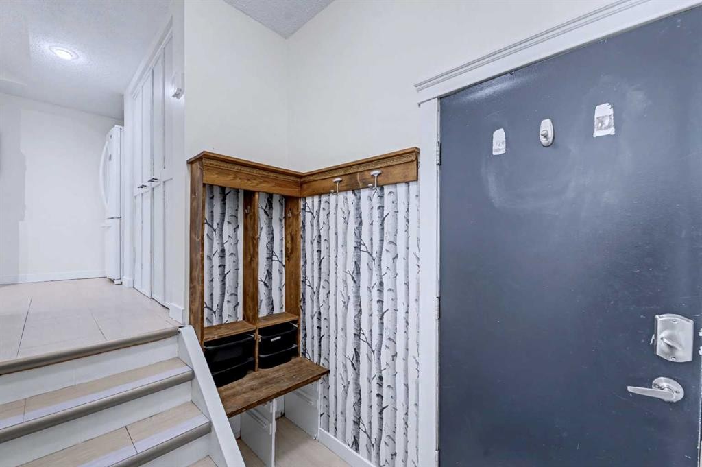188 Bernard Drive Nw, Calgary, AB - Photo Showing Other Room