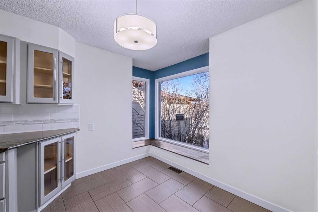 188 Bernard Drive Nw, Calgary, AB - Photo Showing Other Room