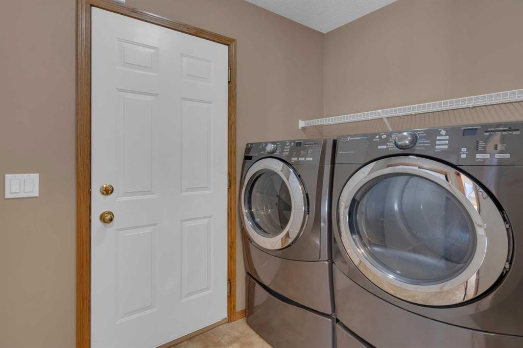 111 Hillview Road, Strathmore, AB - Indoor Photo Showing Laundry Room