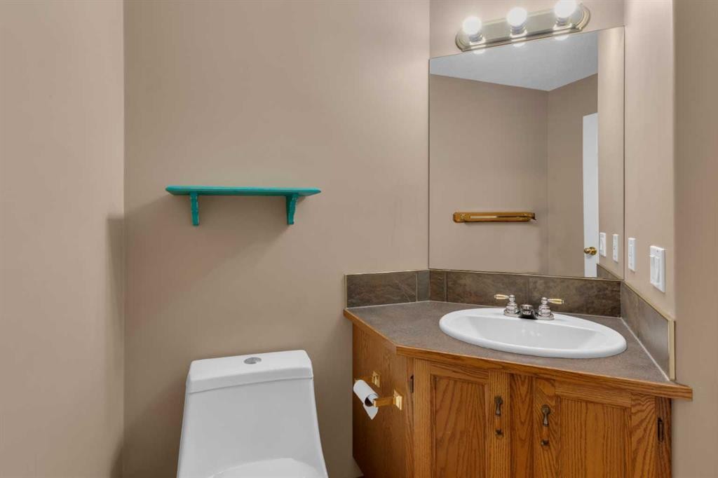 111 Hillview Road, Strathmore, AB - Indoor Photo Showing Bathroom